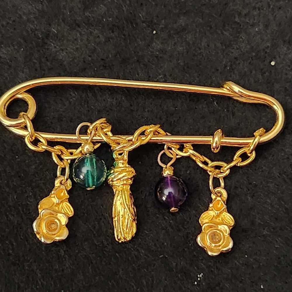 VTG Gold-tone Safety Pin Brooch Pin w/Charms & Beads